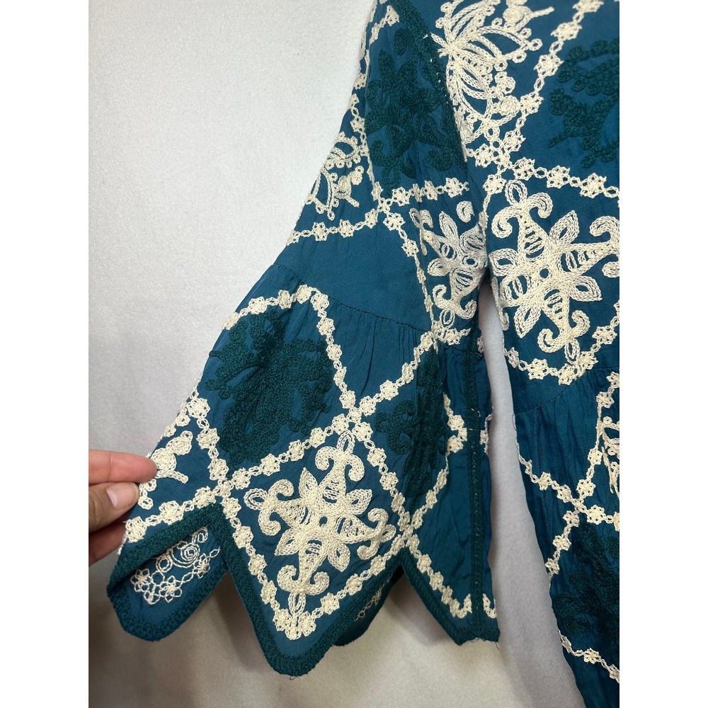 Anthropologie Kindred Womens Teal Embroidered Bell Sleeve Scalloped Blouse MD - Picture 2 of 10